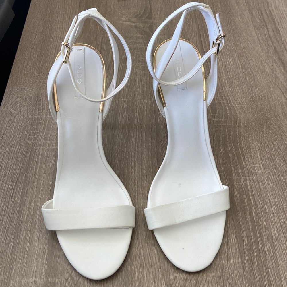 White heels / sandals